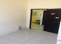 Empty Room image for: Studio - 1 bathroom for rent in Madinat Zayed - Abu Dhabi, Image 1