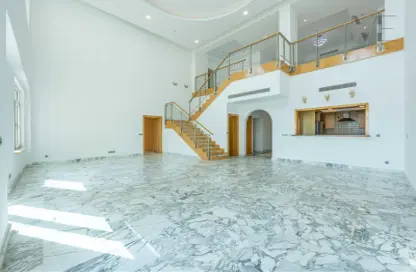 Apartment - 4 Bedrooms - 5 Bathrooms for rent in Al Tamr - Shoreline Apartments - Palm Jumeirah - Dubai