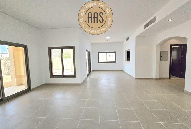 Corner Unit 》》3BR Townhous with Maids room 210k/