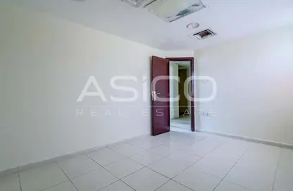 Apartment - 2 Bedrooms - 3 Bathrooms for rent in Juma Al Majid Building - Al Muraqqabat - Deira - Dubai