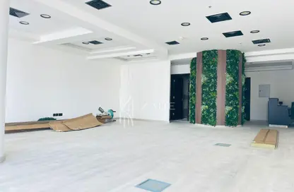 مكتب - استوديو - 1 حمام للايجار في القمة - الخليج التجاري - دبي