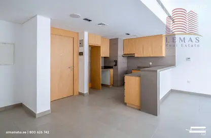 صورة لـ مطبخ شقة - غرفة نوم - 2 حمامات للبيع في Al Mamsha - مويلح - الشارقة ، صورة رقم 1