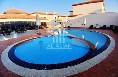 صورة لـ حوض سباحة فيلا - 3 غرف نوم - 4 حمامات للايجار في خليفة بارك - الطريق الشرقي - أبوظبي ، صورة رقم 1