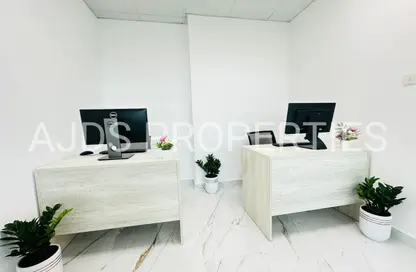 مكتب - استوديو - 1 حمام للايجار في فاطمه محمد احمد بن سليمان - الرفاعة - بر دبي - دبي