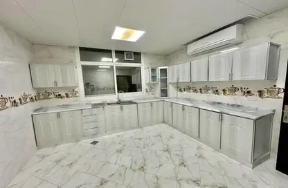 Kitchen image for: Apartment - 3 Bedrooms - 3 Bathrooms for rent in Madinat Al Riyad - Abu Dhabi, Image 1