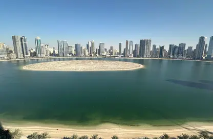شقة - 3 غرف نوم - 4 حمامات للايجار في برج المروة 3 - أبراج المروة - الخان - الشارقة