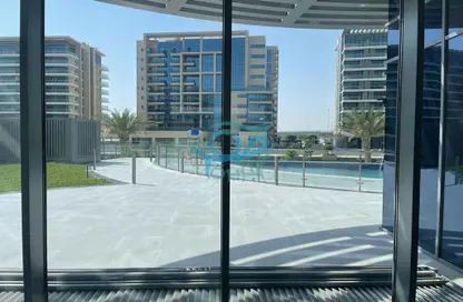 صالة عرض - استوديو للايجار في C725 - شاطئ الراحة - أبوظبي