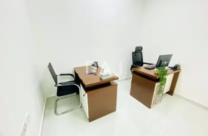 Office Space - Studio - 1 Bathroom for rent in Red Avenue - Al Garhoud - Dubai