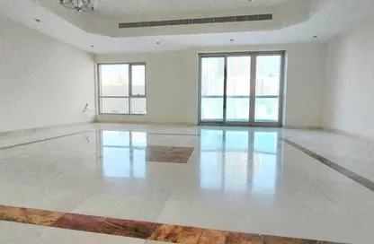 Apartment - 3 Bedrooms - 4 Bathrooms for rent in Al Darmaki Building 1162 - Hamdan Street - Abu Dhabi