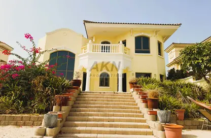 Villa - 4 Bedrooms - 5 Bathrooms for rent in Palm Jumeirah - Dubai