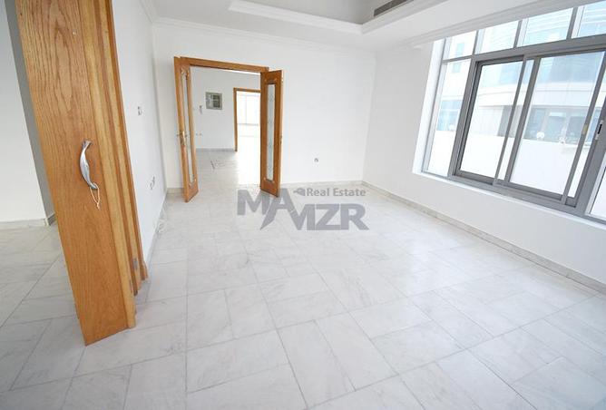 Privileged location| Close to services |large area