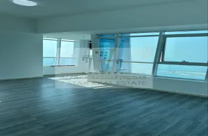 Empty Room image for: Duplex - 4 Bedrooms - 5 Bathrooms for sale in Palm Tower 1 - Palm Towers - Al Majaz - Sharjah, Image 1