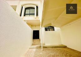 Duplex - 3 bedrooms - 5 bathrooms for rent in Al Niyadat - Al Ain