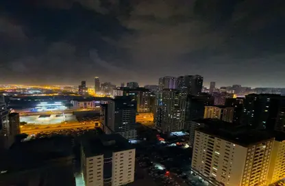 شقة - 2 غرف نوم - 2 حمامات للايجار في برج منازل 2 - شارع التعاون - التعاون - الشارقة
