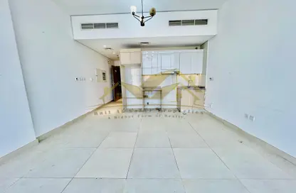 Apartment - Studio - 1 Bathroom for rent in Jumeirah Garden City - Al Satwa - Dubai