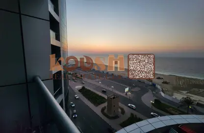 شقة - 2 غرف نوم - 2 حمامات للايجار في مساكن كورنيش عجمان - طريق كورنيش عجمان - عجمان