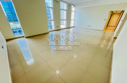 شقة - 3 غرف نوم - 4 حمامات للايجار في يونايتد سكوير - الخالدية - أبوظبي