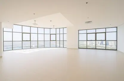 Apartment - 3 Bedrooms - 5 Bathrooms for rent in Al Majaz 1 - Al Majaz - Sharjah