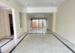 صورةاستقبال / بهو لـ: فيلا - 4 غرف نوم - 4 حمامات للكراء في مجمع الحصن - شارع السلام - أبوظبي, صورة 1