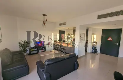 Apartment - 3 Bedrooms - 3 Bathrooms for sale in Tower 44 - Al Reef Downtown - Al Reef - Abu Dhabi