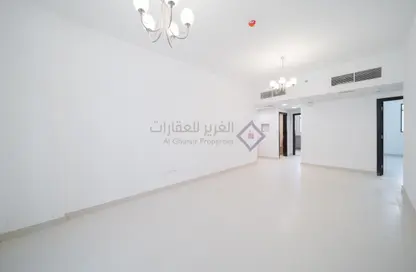شقة - غرفة نوم - 2 حمامات للايجار في برج الرفاعة - الرفاعة - بر دبي - دبي