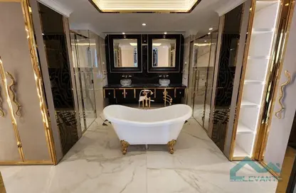 صورة لـ حمام فيلا - 6 غرف نوم للبيع في ترامب استايت - داماك هيلز - دبي ، صورة رقم 1