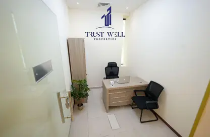 Business Centre - Studio - 2 Bathrooms for rent in Dar Al Salam Building - Corniche Road - Abu Dhabi