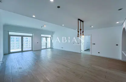 Apartment - 2 Bedrooms - 4 Bathrooms for rent in Al Hallawi - Shoreline Apartments - Palm Jumeirah - Dubai