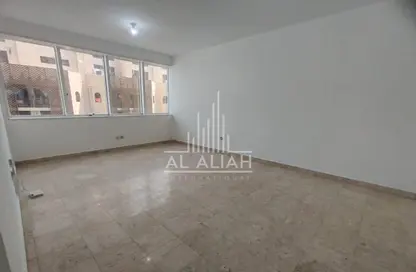 شقة - 2 غرف نوم - 3 حمامات للايجار في الزهية - أبوظبي
