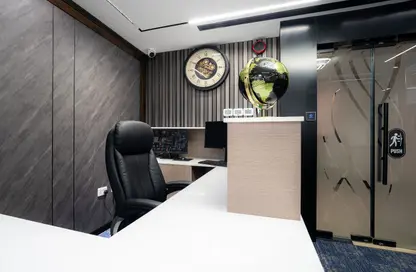 مكتب - استوديو - 2 حمامات للايجار في مركز الدانة - المرقبات - ديرة - دبي