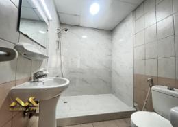 صورةحمام لـ: شقة - 1 غرفة نوم - 2 حمامات للكراء في L11 - طراز يوناني - المدينة الدولية - دبي, صورة 1