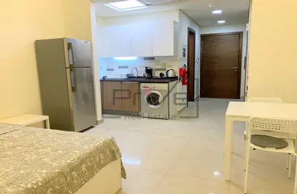 شقة - 1 حمام للايجار في عزيزي بلازا - الفرجان - دبي شقة - 1 حمام للايجار في عزيزي بلازا - الفرجان - دبي