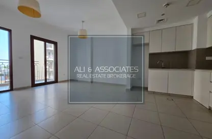 شقة - غرفة نوم - 1 حمام للايجار في 3A شقق زهرة النسيم - زهرة بريز أبارتمنتس 3 - شقق زهرة النسيم - تاون سكوير - دبي