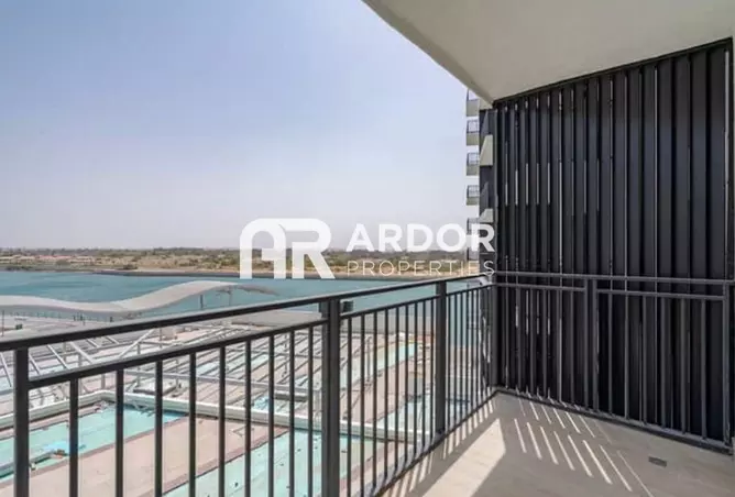 Apartment - 2 Bedrooms - 3 Bathrooms for sale in Waters Edge - Yas Island - Abu Dhabi
