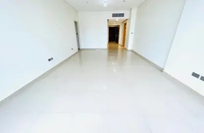 شقة - 3 غرف نوم - 4 حمامات للايجار في يونايتد سكوير - الخالدية - أبوظبي