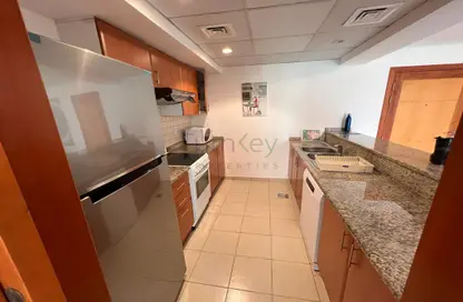 صورة لـ مطبخ شقة - غرفة نوم - 1 حمام للايجار في الظفرة - جرينز - دبي ، صورة رقم 1