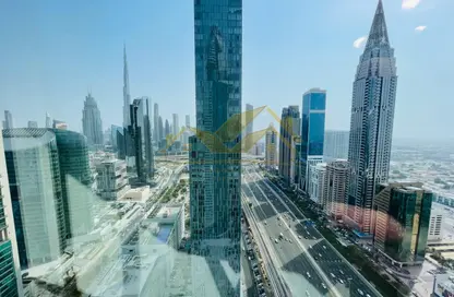 شقة - 2 غرف نوم - 2 حمامات للايجار في برج توينتي فرست سينشري - شارع الشيخ زايد - دبي