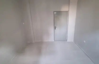 شقة - غرفة نوم - 1 حمام للايجار في شارع التعاون الجديد - التعاون - الشارقة