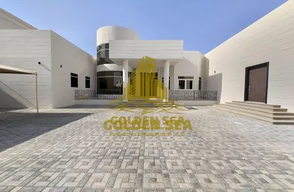 Villa - 4 Bedrooms - 6 Bathrooms for rent in Mohamed Bin Zayed Centre - Mohamed Bin Zayed City - Abu Dhabi
