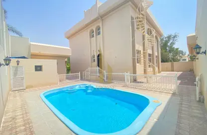Villa - 4 Bedrooms - 4 Bathrooms for rent in Jumeirah 1 Villas - Jumeirah 1 - Jumeirah - Dubai