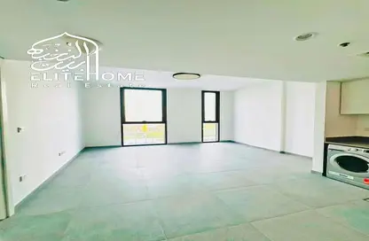 شقة - غرفة نوم - 2 حمامات للبيع في ذا ريف - الجادة - الشارقة