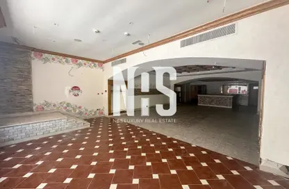 Shop - Studio - 2 Bathrooms for rent in Khalidiya Tower - Khalidiya Street - Al Khalidiya - Abu Dhabi