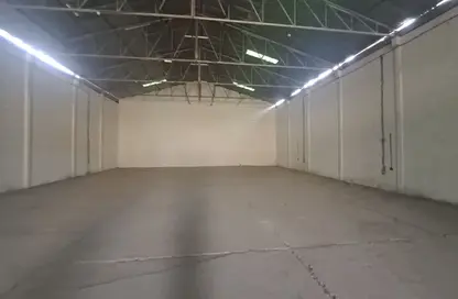 Warehouse - Studio - 1 Bathroom for rent in Al Khabisi - Deira - Dubai