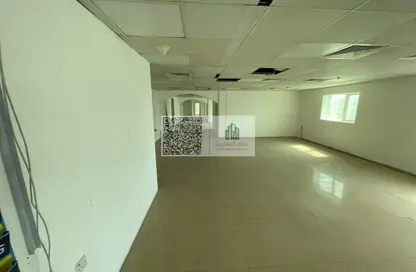 طابق كامل - استوديو - 5 حمامات للايجار في برج لطيفة - النعيمية - عجمان