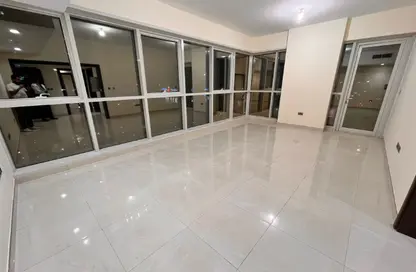 شقة - 2 غرف نوم - 2 حمامات للايجار في مبني الإمارات التجارية العقارية - شارع الفلاح - وسط المدينة - أبوظبي