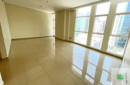 شقة - 4 غرف نوم - 5 حمامات للايجار في يونايتد سكوير - الخالدية - أبوظبي