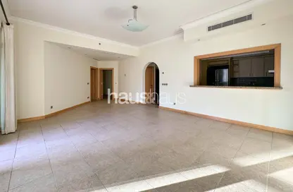 Empty Room image for: Apartment - 2 Bedrooms - 4 Bathrooms for rent in Al Khudrawi - Shoreline Apartments - Palm Jumeirah - Dubai, Image 1
