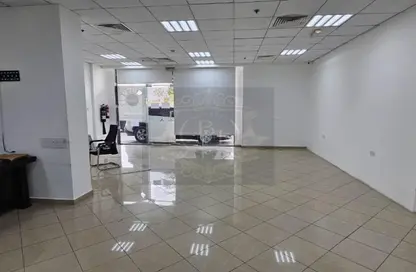 متجر - استوديو - 2 حمامات للايجار في مساكن كورنيش عجمان - طريق كورنيش عجمان - عجمان