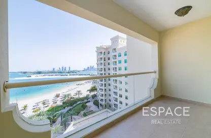Balcony image for: Apartment - 1 Bedroom - 2 Bathrooms for rent in Al Das - Shoreline Apartments - Palm Jumeirah - Dubai, Image 1