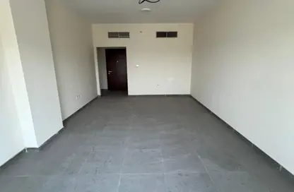 شقة - 2 غرف نوم - 2 حمامات للايجار في تلال ألتاي - السيوح - الشارقة